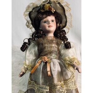 Vintage Porcelain Collector Doll Victorian Gold Lace Dress Brown Ringlet‎ Hair